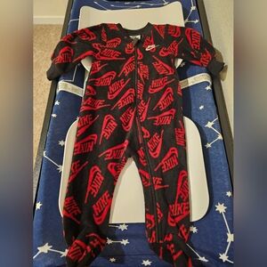 Nike Baby Boy Fleece Footie - Black and Red